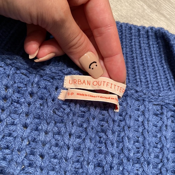 URBAN OUTFITTERS CABLE KNIT SWEATER 💙 - Picture 2 of 3